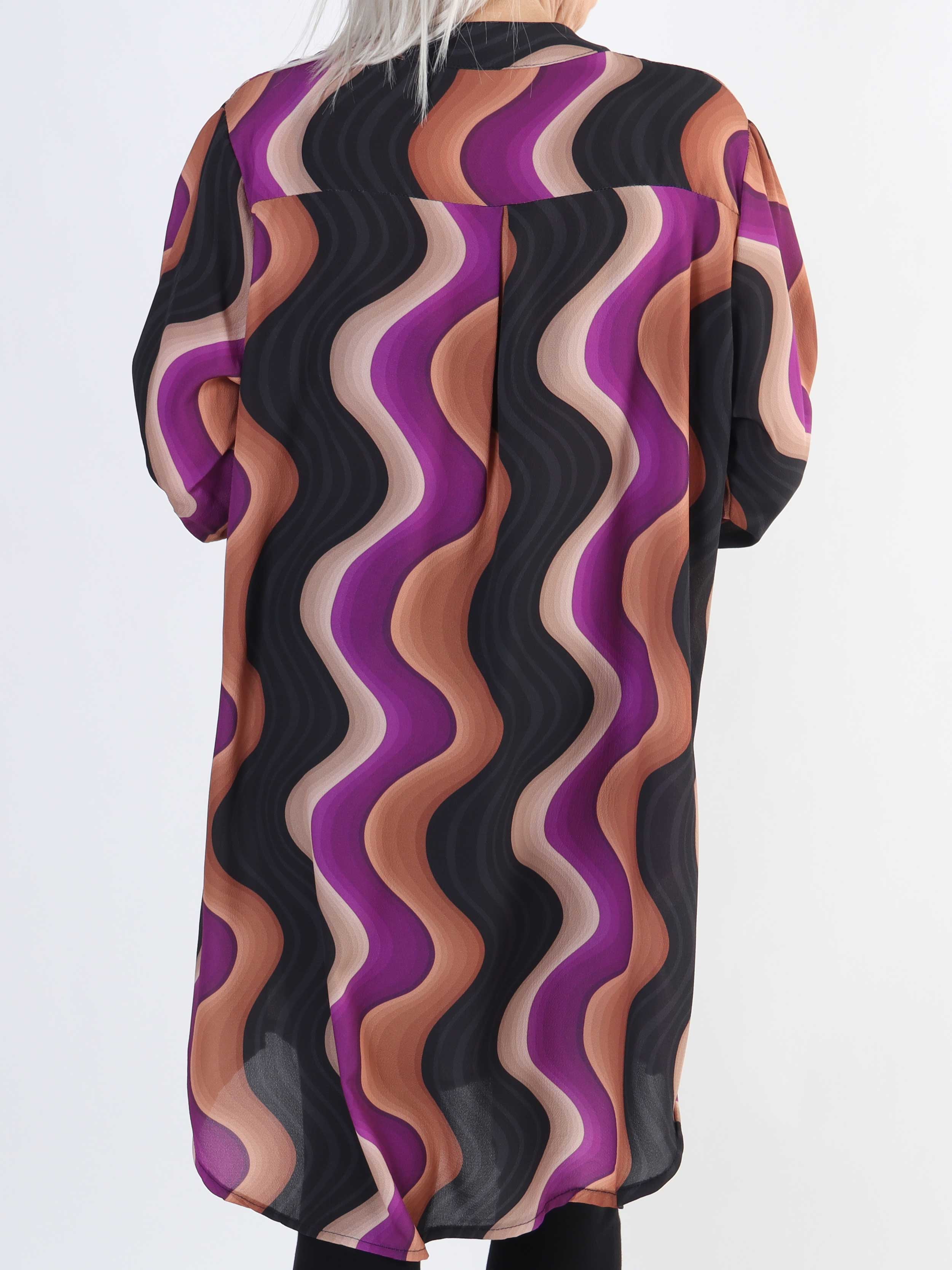 Vanesa Dress Wave - Let og luftig mønstret plus size kjole